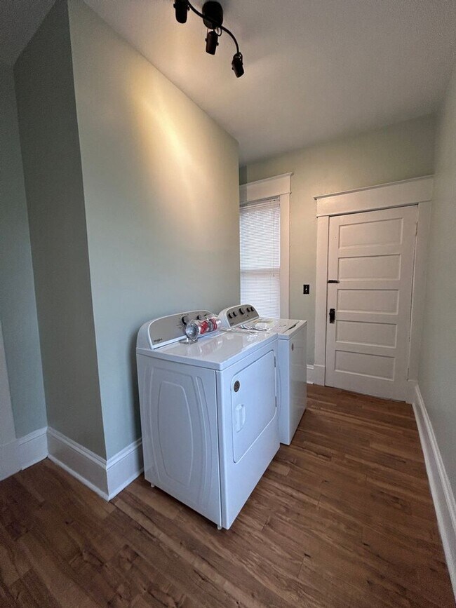 Building Photo - Renovated Victorian with historic touches & huge yard!
