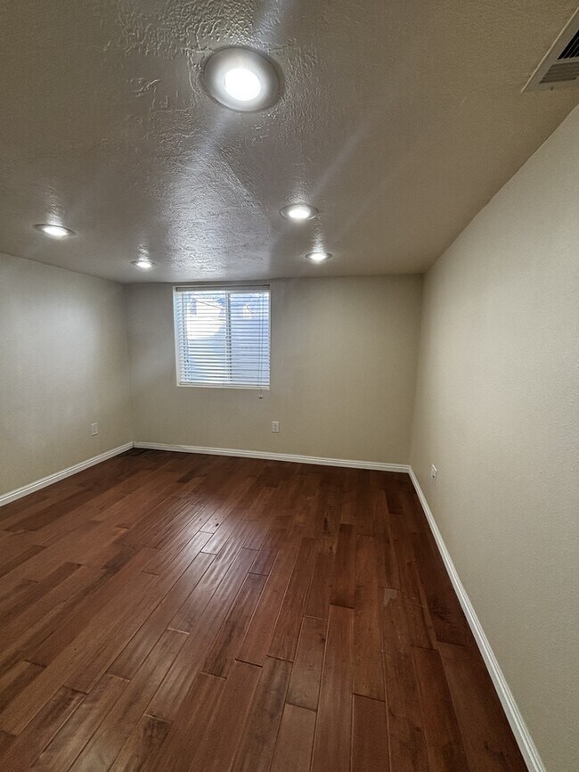 Building Photo - 157 N 400 W