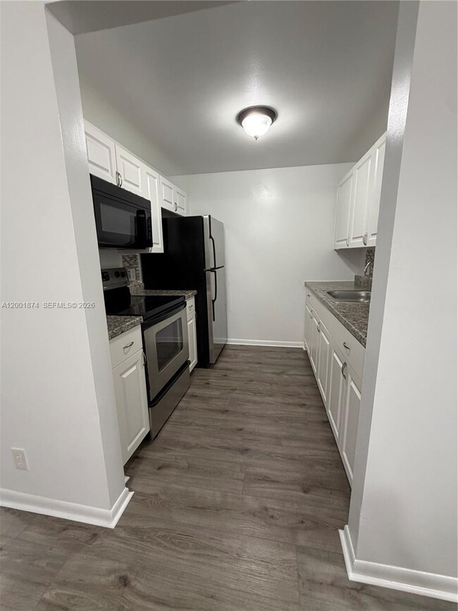 Building Photo - 800 SW 131st Ave