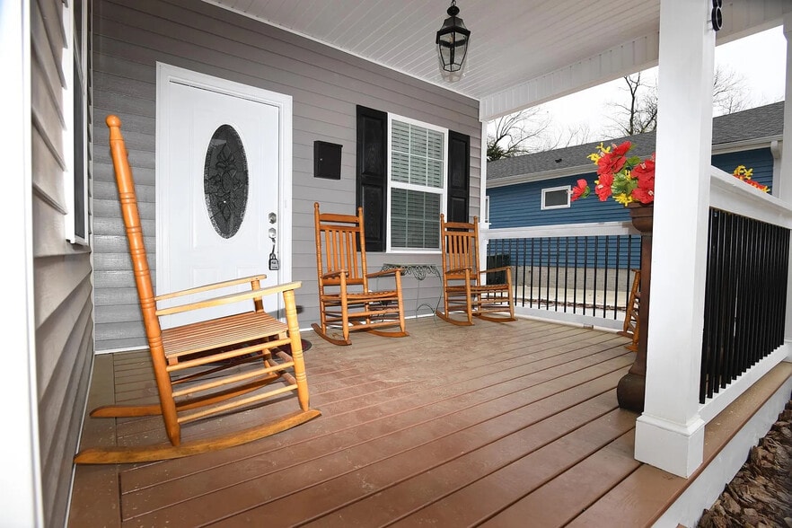 Building Photo - Room in House on S Person St