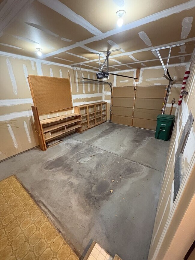 Building Photo - Updated 3BD/2BA with Garden Basement & Low Maintenance Living