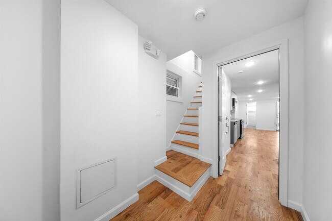 Building Photo - 1111 53rd St