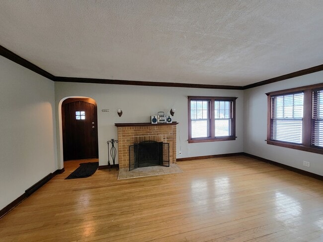 Building Photo - 365 Vandalia St