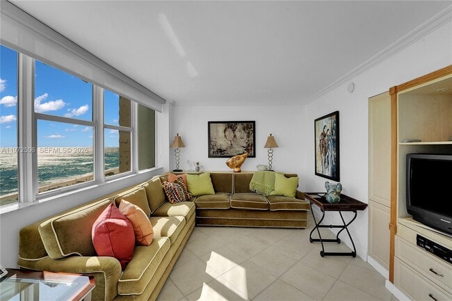 Building Photo - 3140 S Ocean Dr