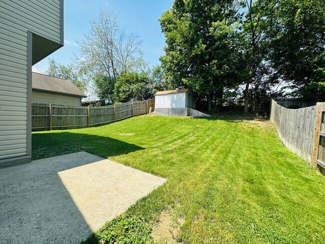 Building Photo - 1437 Day Lily Dr