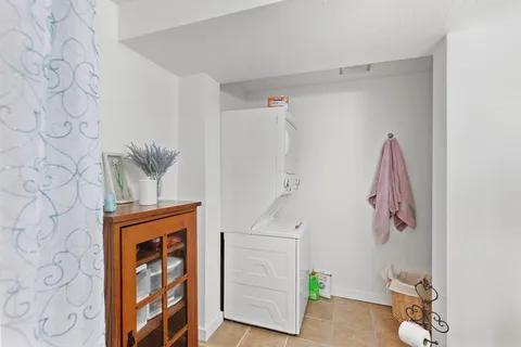 Building Photo - 498 NW Scenic Dr