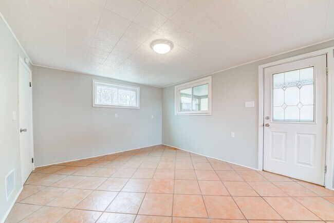 Building Photo - AVAILABLE JUNE 2026 -  4 Bedroom Full Renovation w/ Stunning Hilltop View & Central AC!