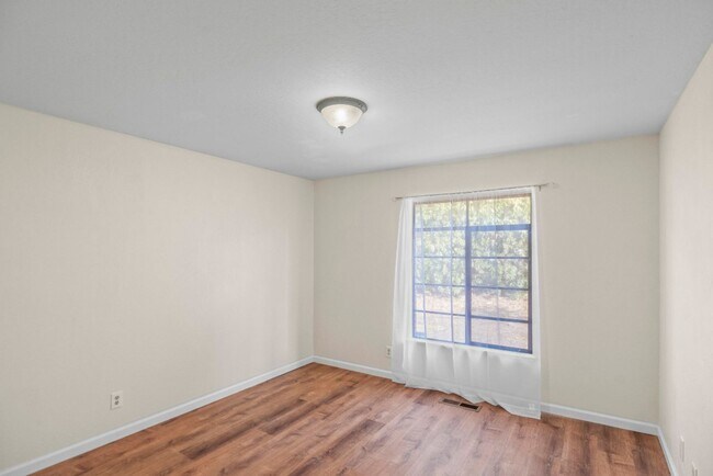 Building Photo - Beautiful big house with great school district. Gustavo Lopez AMSI