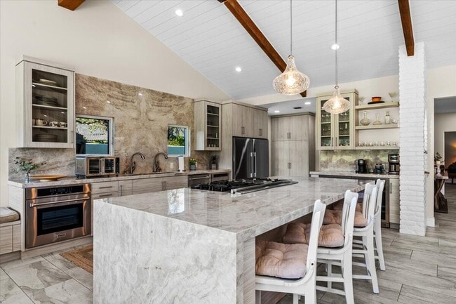 Building Photo - 48731 San Vicente St