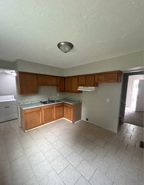 Building Photo - 2206 W 23rd St