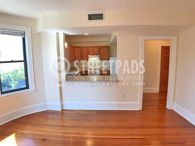 Building Photo - 881 Massachusetts Ave