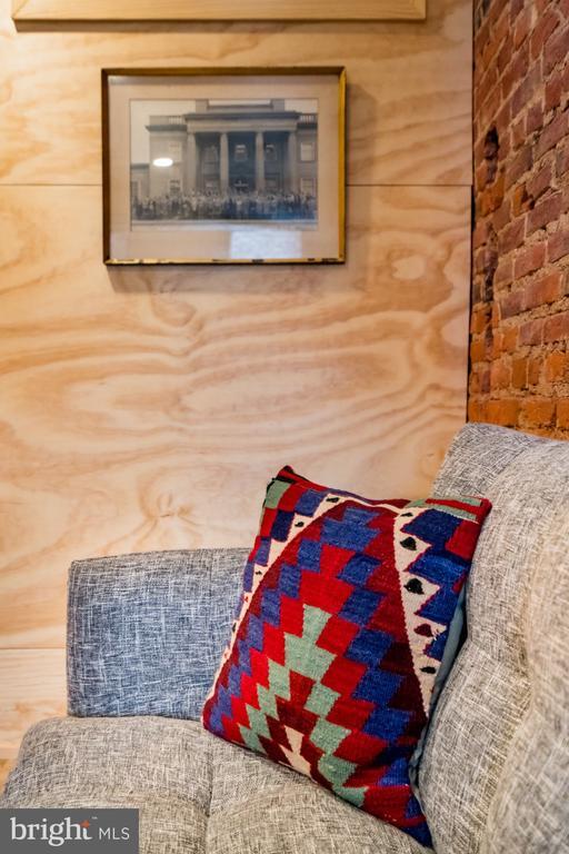 Building Photo - 1912 E Cumberland St