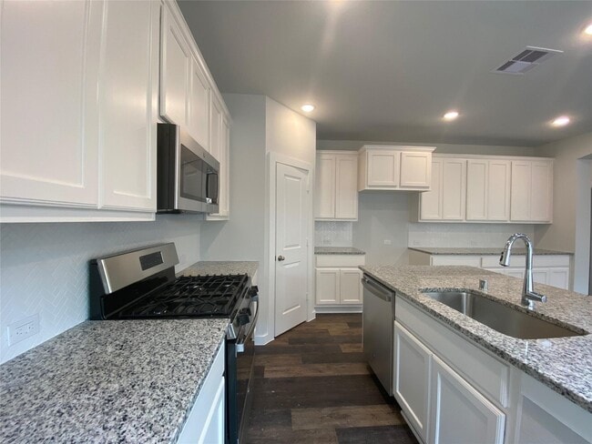 Building Photo - 16314 Apache Wds Wy