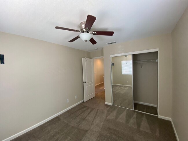 Building Photo - 5106 Rowe Dr