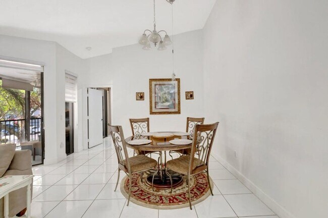 Building Photo - 5403 Verona Dr