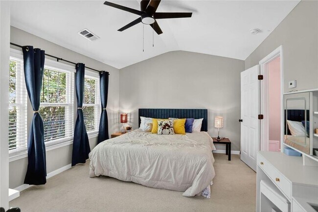 Building Photo - 2331 Towneheights Terrace SE