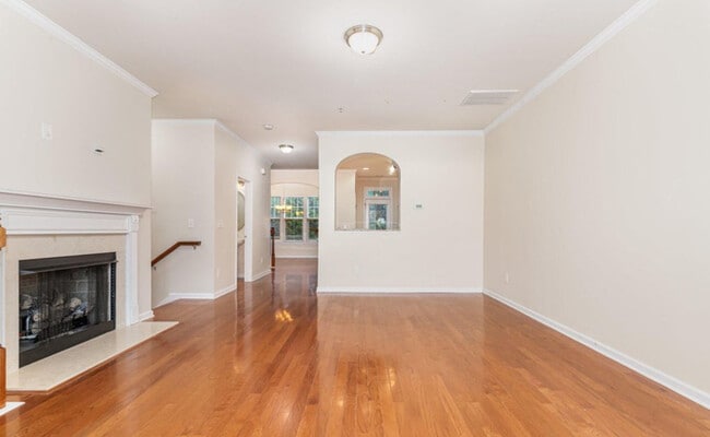 Building Photo - !! SPECIAL HALF OFF SECOND MONTH'S RENT!!! Stunning 4BR 3.5BA Townhome w/ Bonus Room • In-Unit La...