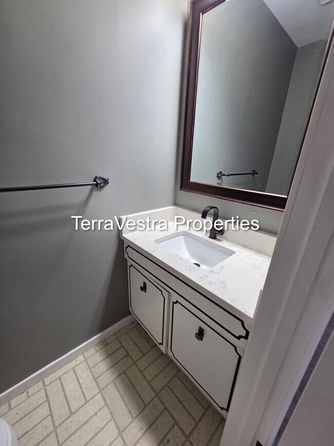 Building Photo - 3 Bed 2.5 Bath in Sicklerville! Eligible for $500 Security Deposit.