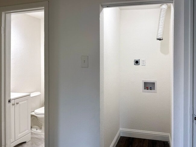 Building Photo - 3 bedroom / 2 bath