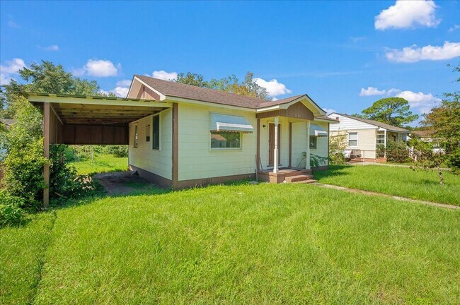Primary Photo - Recently Renovated 2-Bedroom Home – 1.5 Mi...
