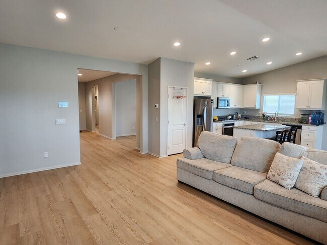 Building Photo - Upgraded Level Entry Home with Mountain Views!