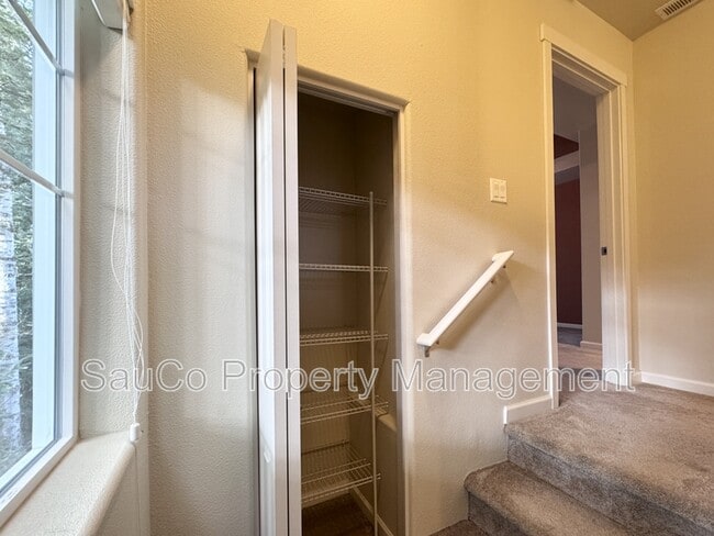 Building Photo - 175 NE 80th Ave