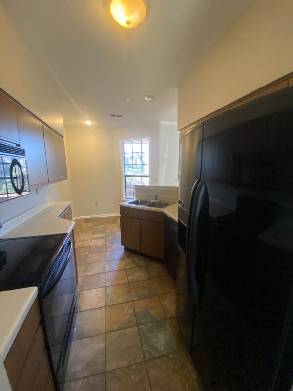 Building Photo - 1116 Hunter's Lake Dr