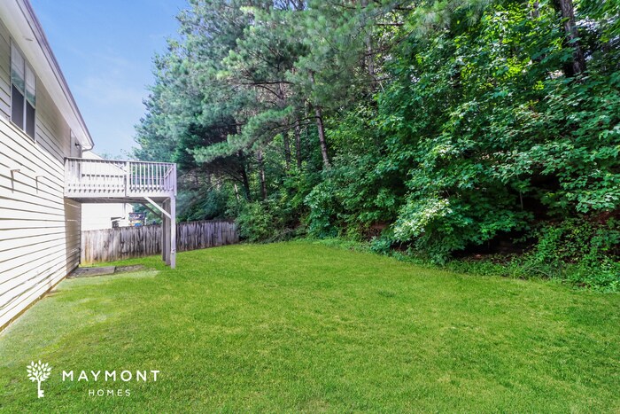 Building Photo - 700 Castlebrooke Dr SE
