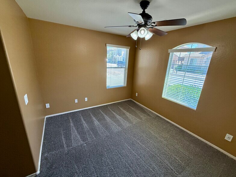 Building Photo - 5220 W Burton Dr