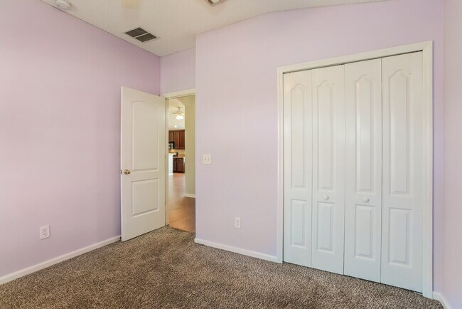 Building Photo - 1716 Hollow Glen Dr