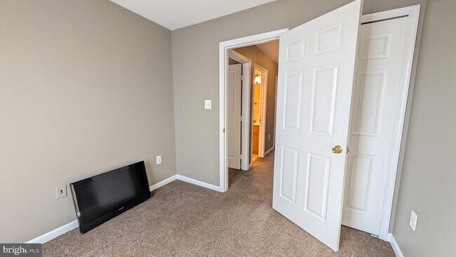 Building Photo - 424 Lilac Terrace NE