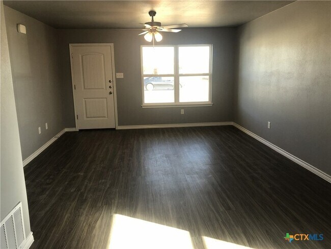 Building Photo - 1818 Castroville Trl