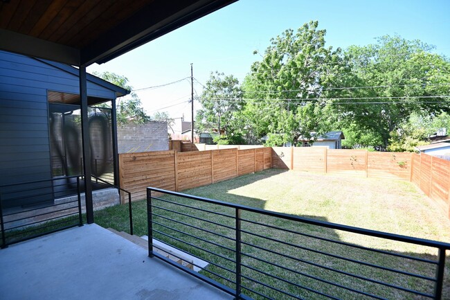 Building Photo - South Austin Oasis