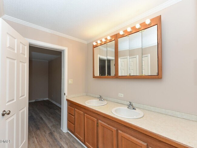 Building Photo - 4304 Amherst St