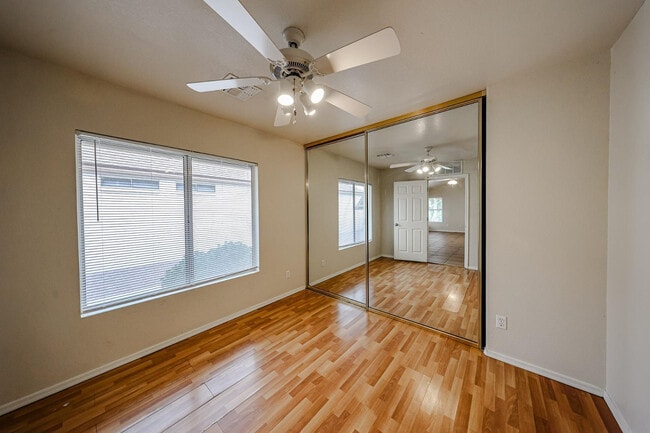 Building Photo - 10935 W Ruth Ave