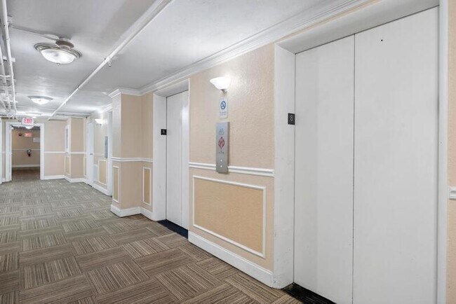 Building Photo - 311 W Ashley St