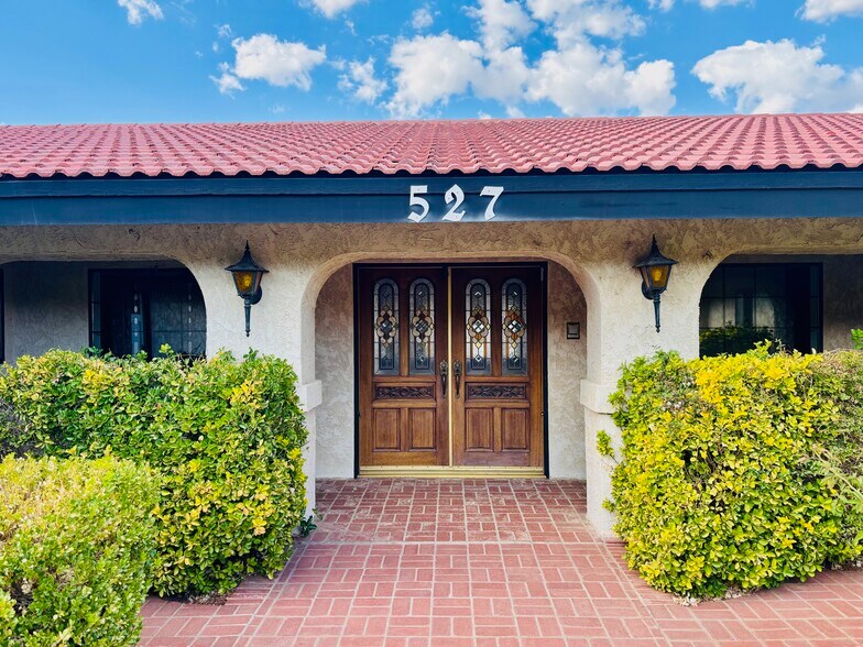 Building Photo - 527 Westlake Dr