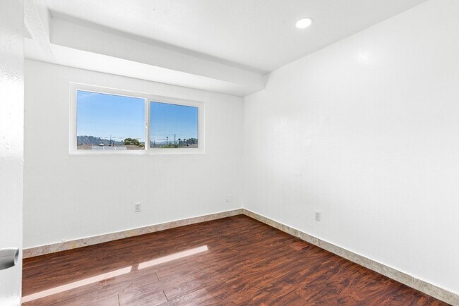 Building Photo - 1031 Leslie Rd