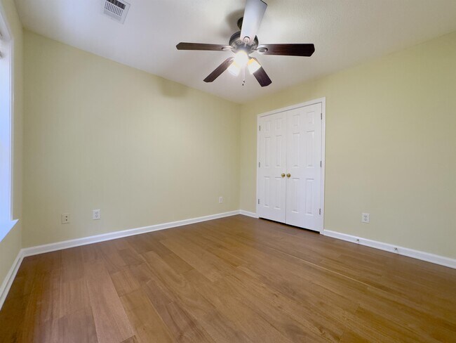 Building Photo - 3025 Oxwell Dr NW