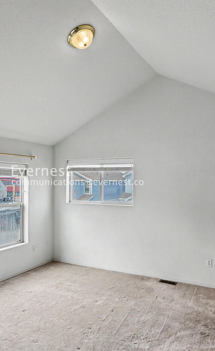 Building Photo - 451 Stardust Ct