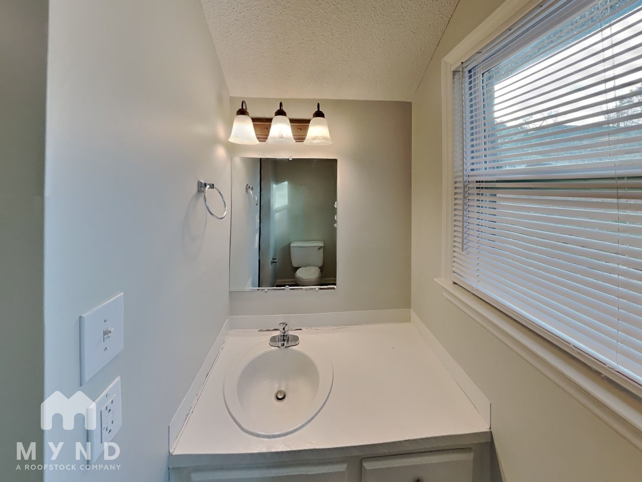 Building Photo - 211 Buckskin Dr