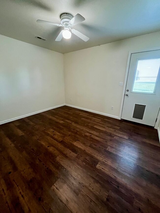 Building Photo - All Inclusive Duplex | 3 Bed |  2 Bath