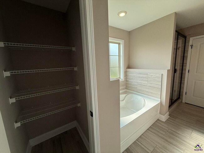 Building Photo - 313 Creek Ridge Dr