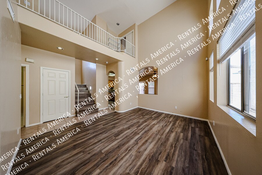 Building Photo - 10060 E Capri Ave