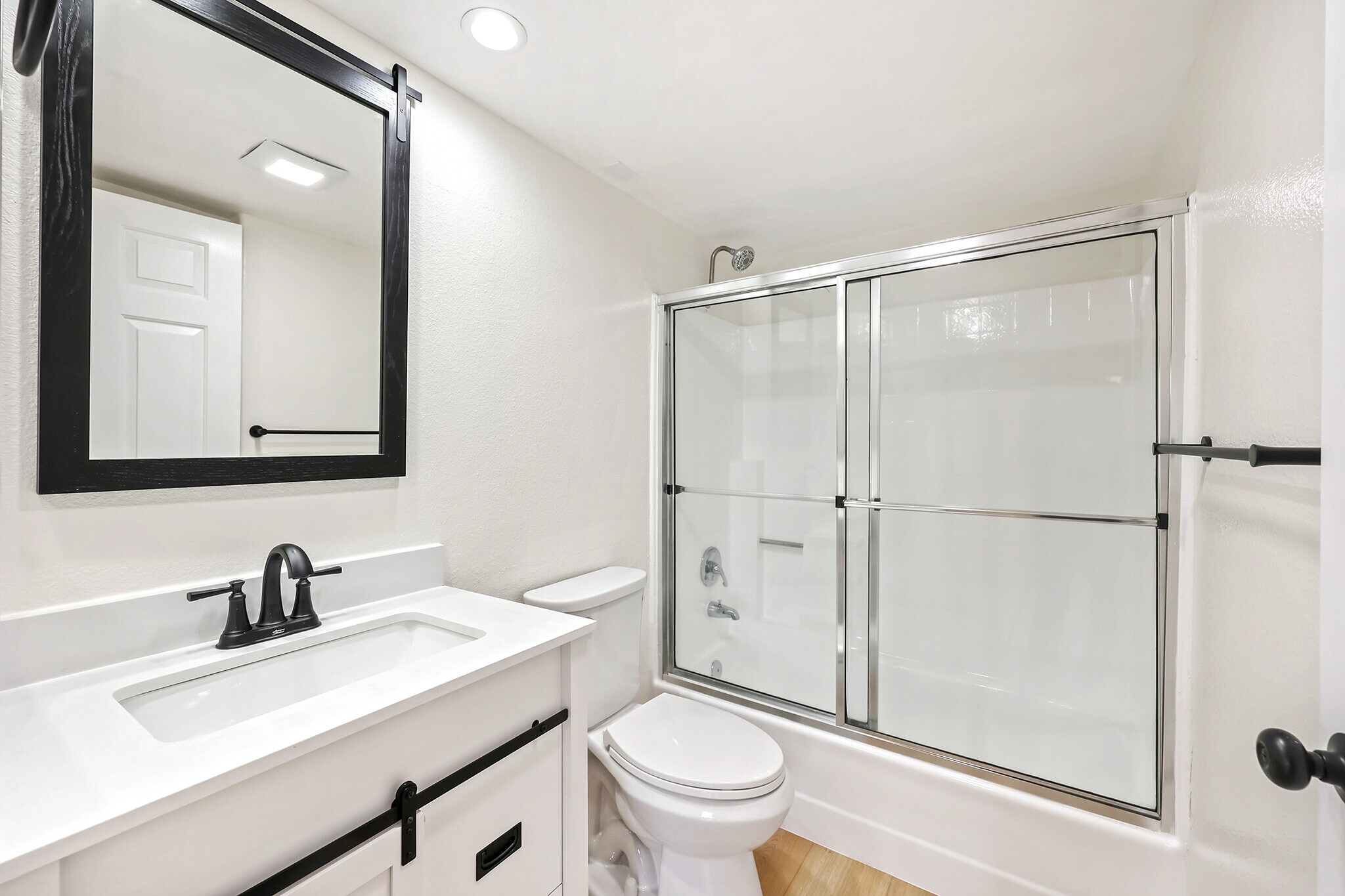 Building Photo - 10128 Hillhaven Ave