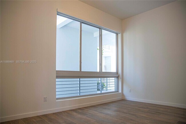 Building Photo - 529 SW 11th St