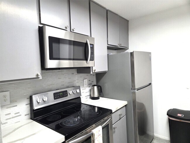 Building Photo - 10053 Westpark Dr