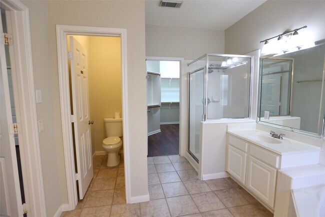Building Photo - 3327 Summerwood Ln