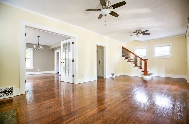 Building Photo - Home with Beauty, Character and Great LOCA...