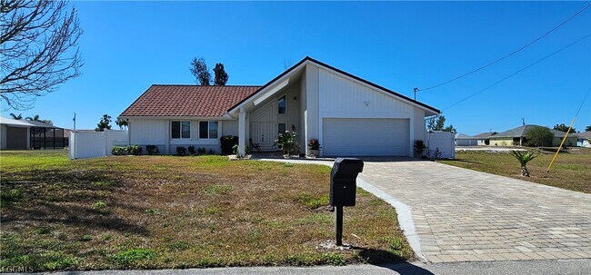 Building Photo - 420 SE 15th Terrace